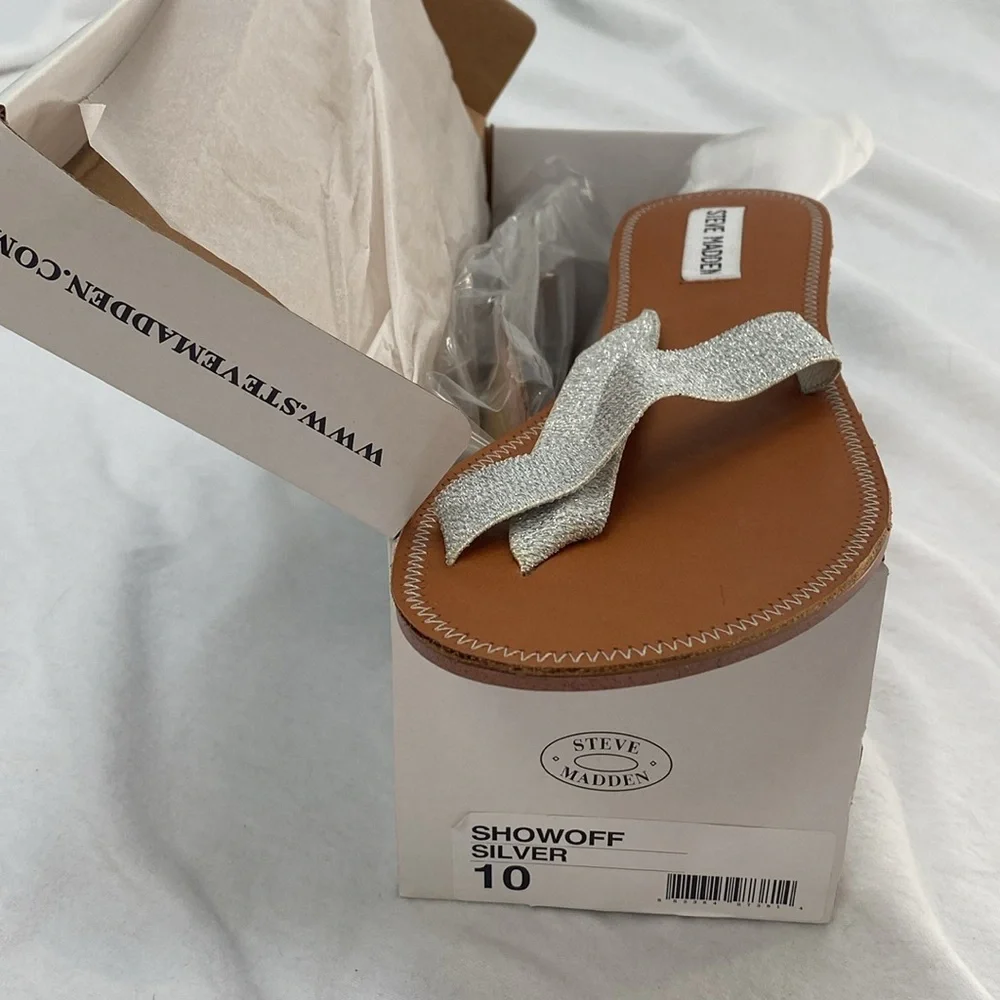 Steve Madden Silver Showoff sandals - (toe ring style) - Picture 2 of 5
